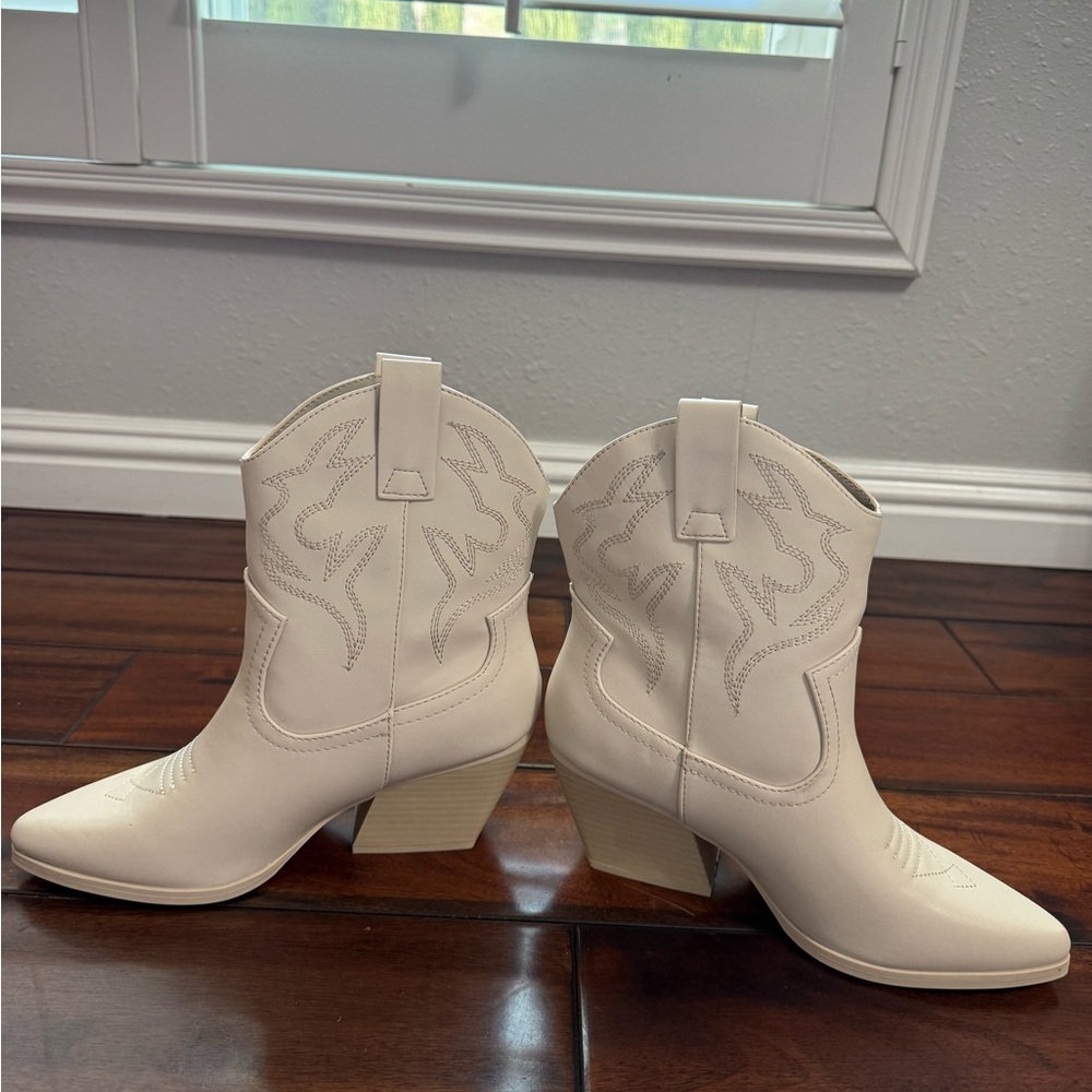 Cowgirl boots size 7